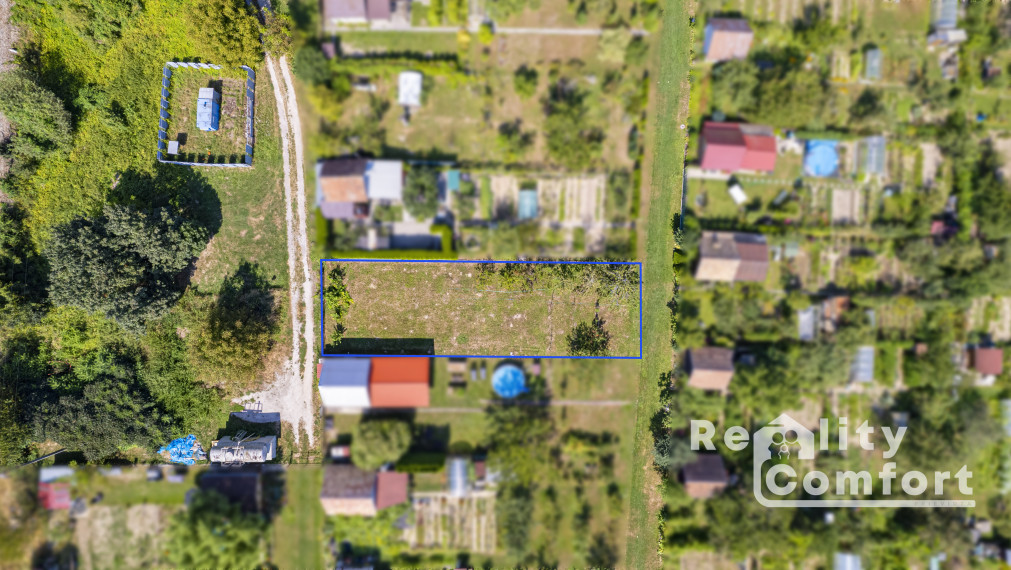 Slnečný pozemok v širšom centre mesta Nováky