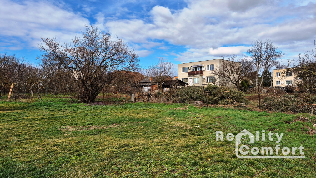 Slnečný pozemok s projektom a stavebným povolením