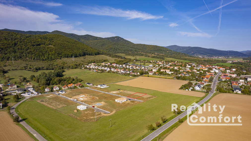 Stavebný pozemok v rezidenčnej štvrti VIKÁRKY