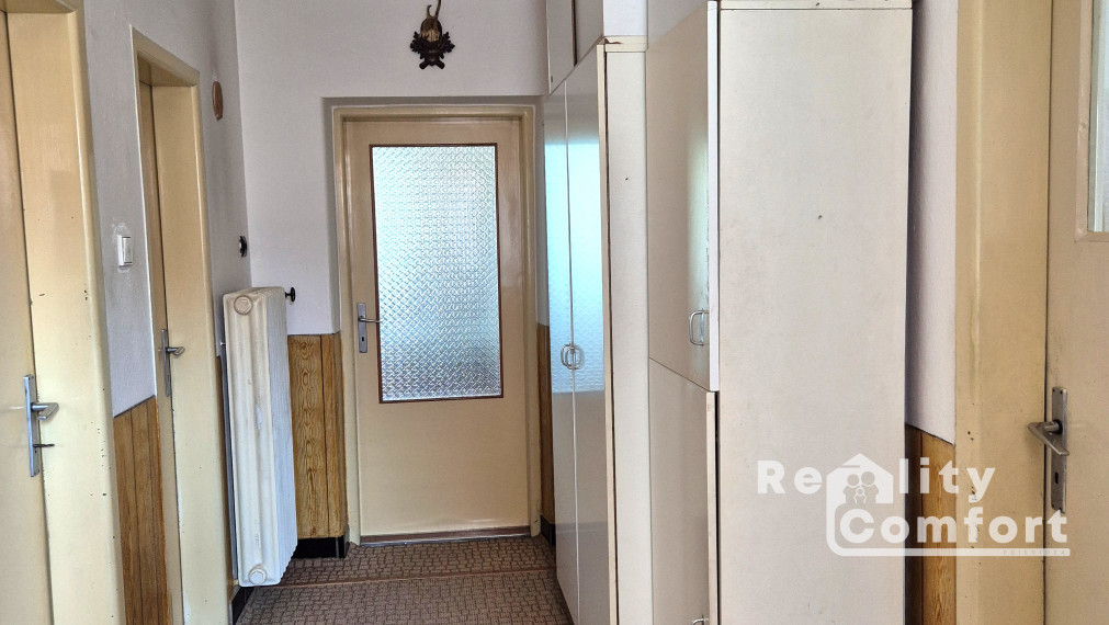 Na predaj priestranný 4-izbový rodinný dom v obci Svinná