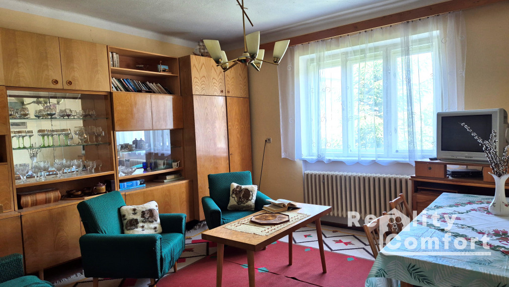 Na predaj priestranný 4-izbový rodinný dom v obci Svinná