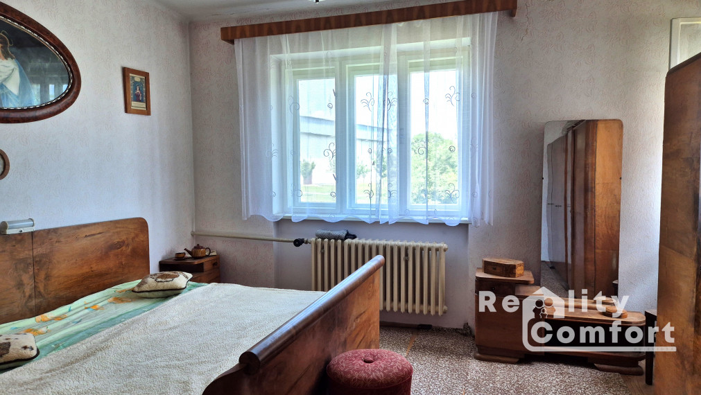 Na predaj priestranný 4-izbový rodinný dom v obci Svinná