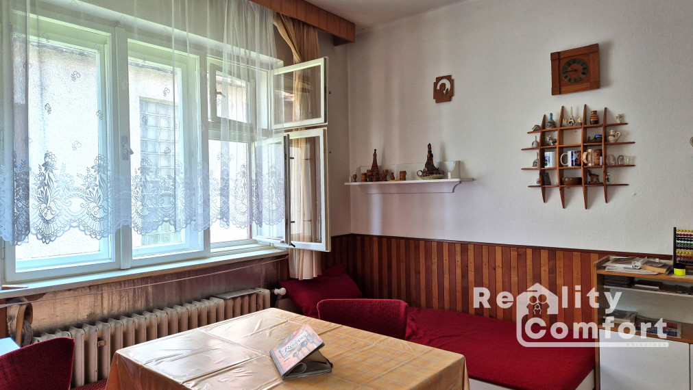 Na predaj priestranný 4-izbový rodinný dom v obci Svinná