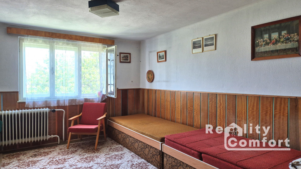 Na predaj priestranný 4-izbový rodinný dom v obci Svinná