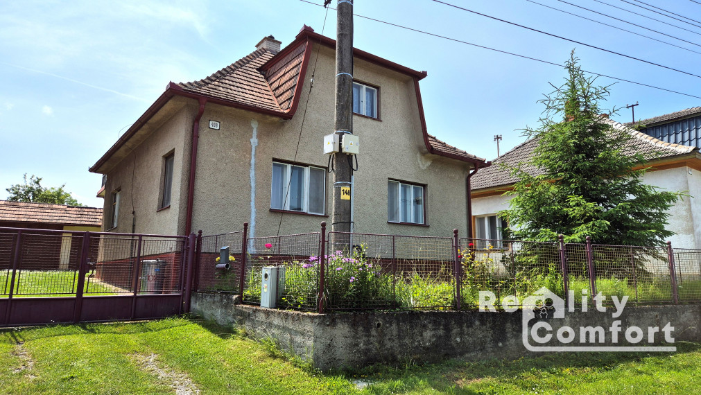 Na predaj priestranný 4-izbový rodinný dom v obci Svinná