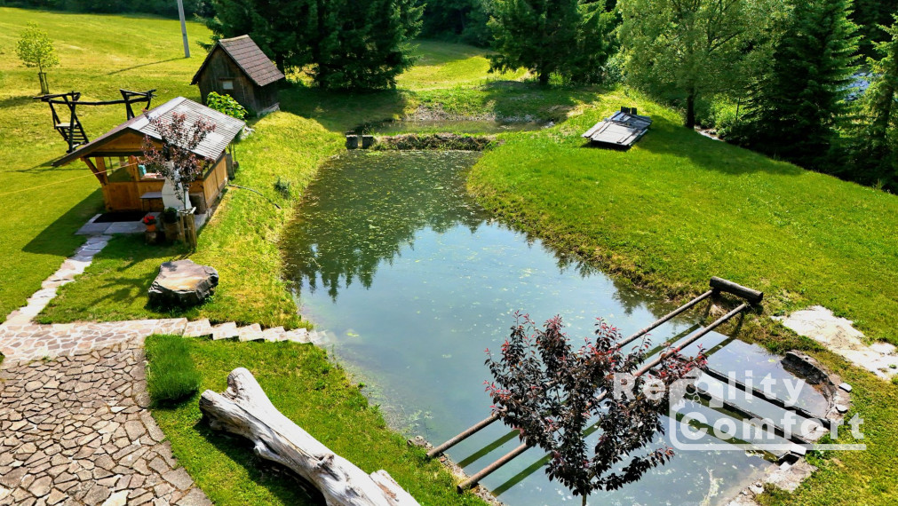 Chata s vlastným jazerom v srdci prírody