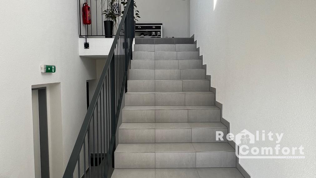 REZIDENCIA BOJNICE - priestranný 2-i. byt s balkónom