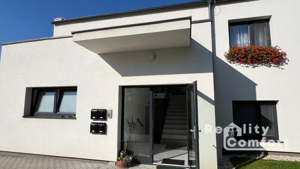 REZIDENCIA BOJNICE - priestranný 2-i. byt s balkónom