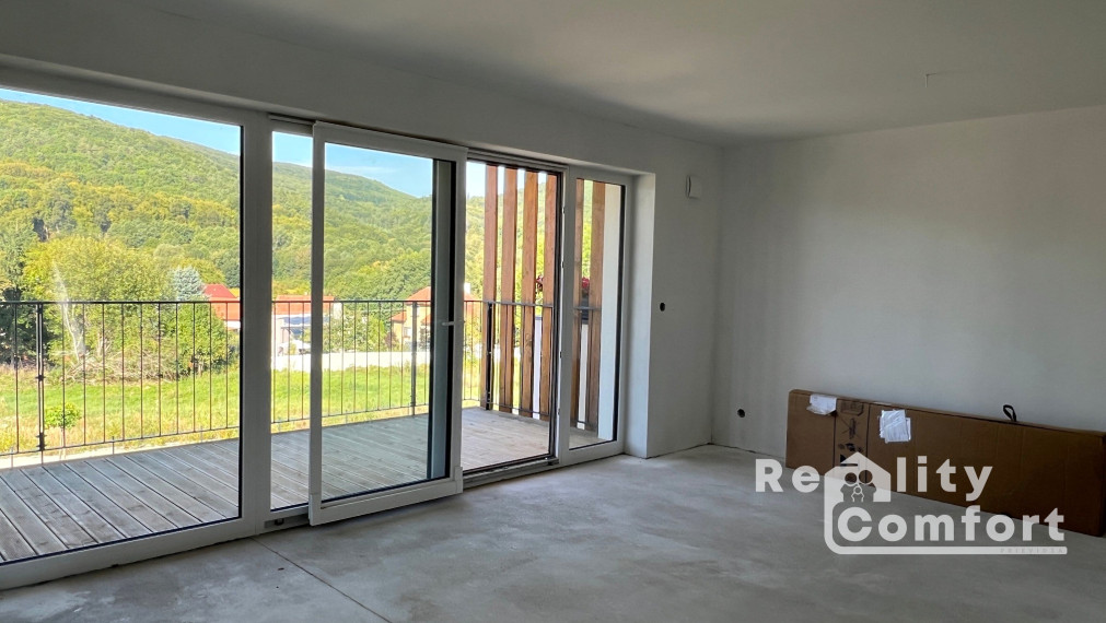 REZIDENCIA BOJNICE - priestranný 2-i. byt s balkónom