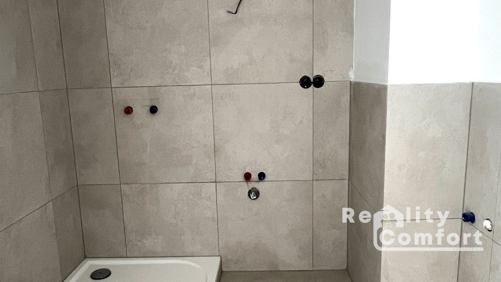 REZIDENCIA BOJNICE - priestranný 2-i. byt s balkónom