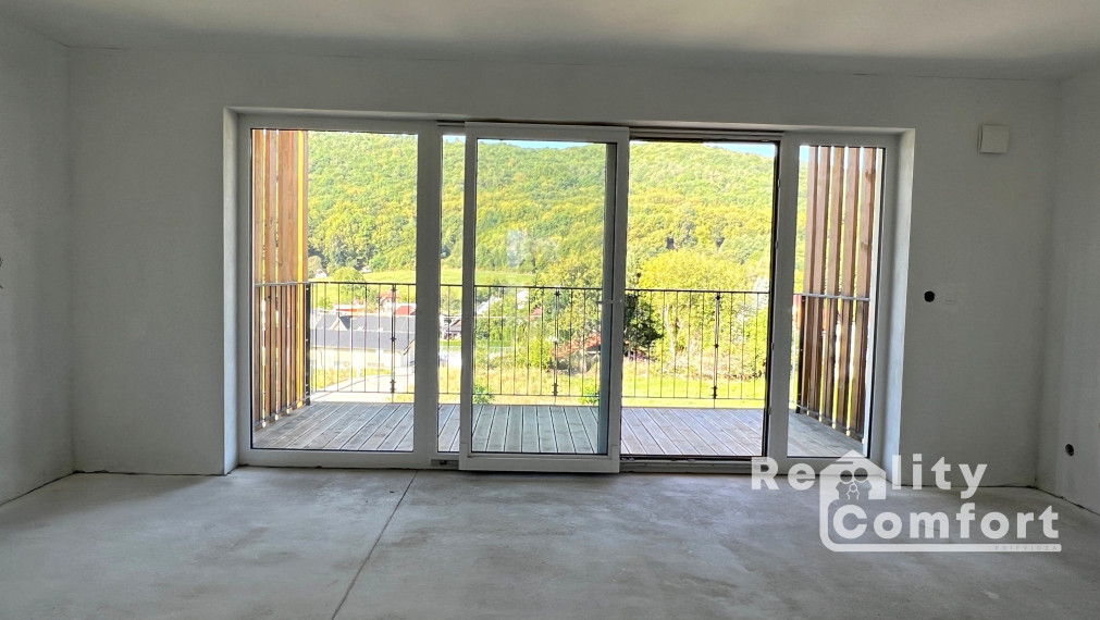 REZIDENCIA BOJNICE - priestranný 2-i. byt s balkónom