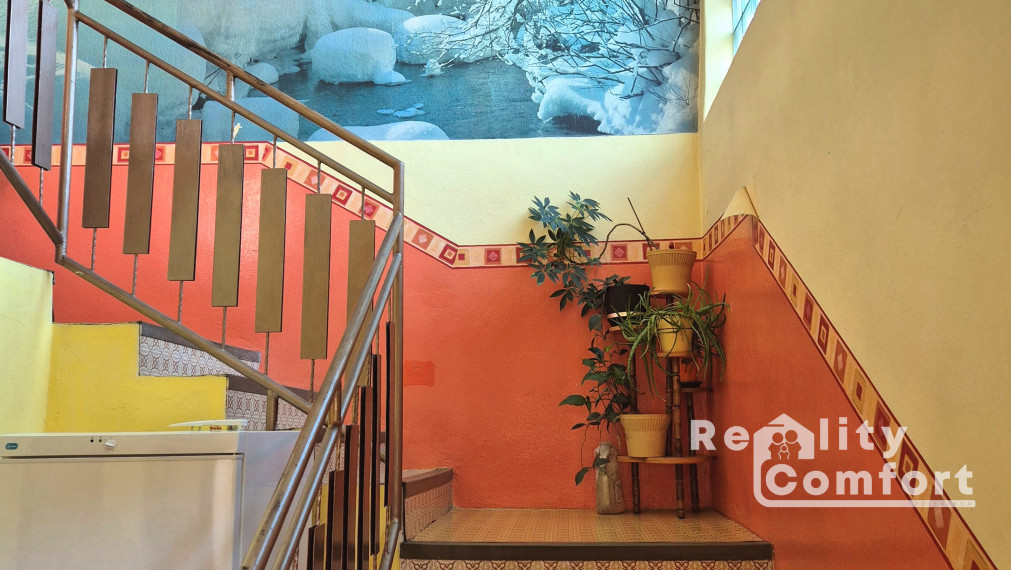 Priestranný rodinný dom s veľkou ovocnou záhradou