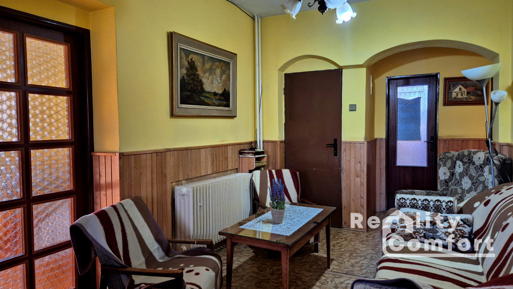 Priestranný rodinný dom s veľkou ovocnou záhradou