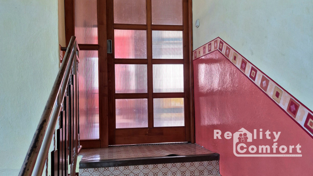 Priestranný rodinný dom s veľkou ovocnou záhradou