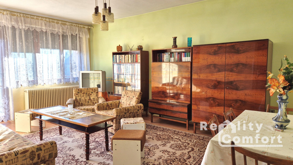 Priestranný rodinný dom s veľkou ovocnou záhradou