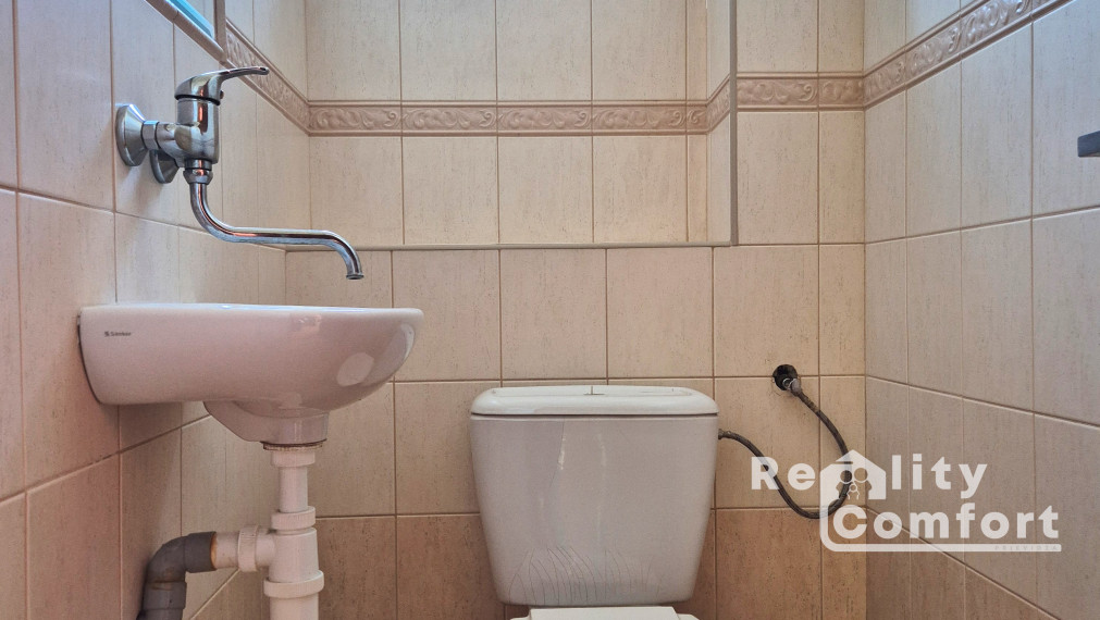 Priestranný rodinný dom s veľkou ovocnou záhradou