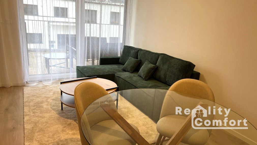 Zariadený 2-izb. byt s 2 parkovacími miestami, terasou a predzáhradkou