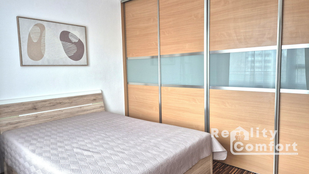 Na prenájom kompletne zariadený 1-izbový byt s dvoma loggiami