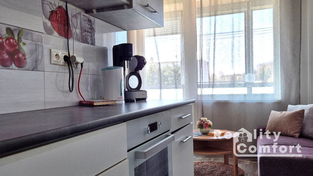 Kompletne zariadená garsónka s balkónom