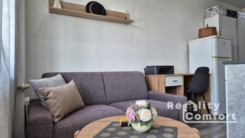 Kompletne zariadená garsónka s balkónom