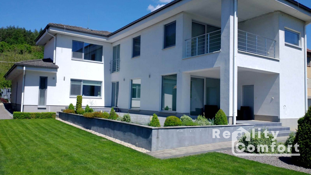 Nadštandardný rodinný dom s krásnou záhradou