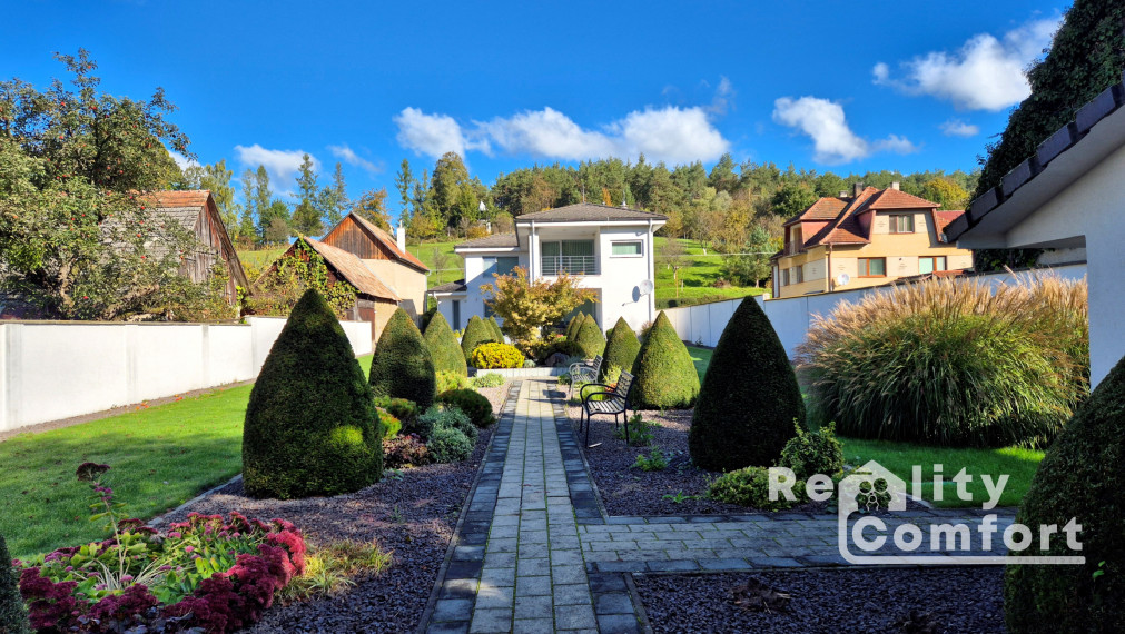 Nadštandardný rodinný dom s krásnou záhradou