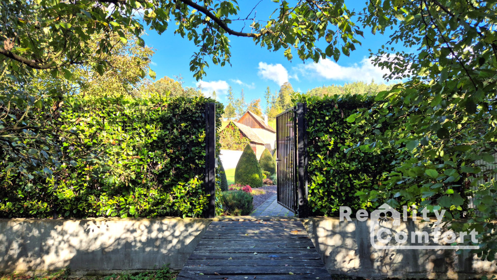 Nadštandardný rodinný dom s krásnou záhradou