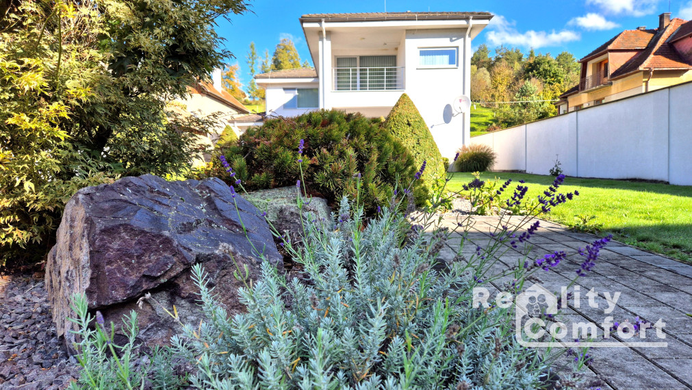Nadštandardný rodinný dom s krásnou záhradou