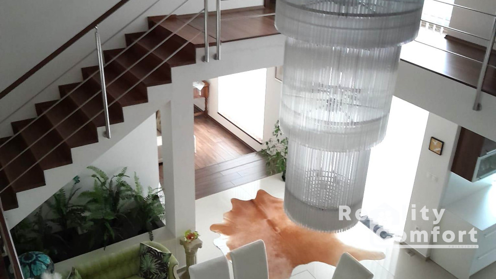 Nadštandardný rodinný dom s krásnou záhradou