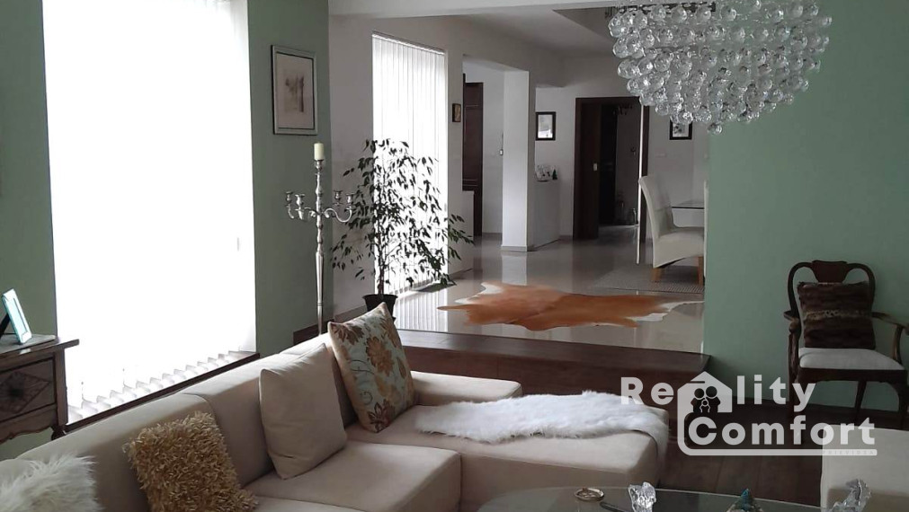 Nadštandardný rodinný dom s krásnou záhradou