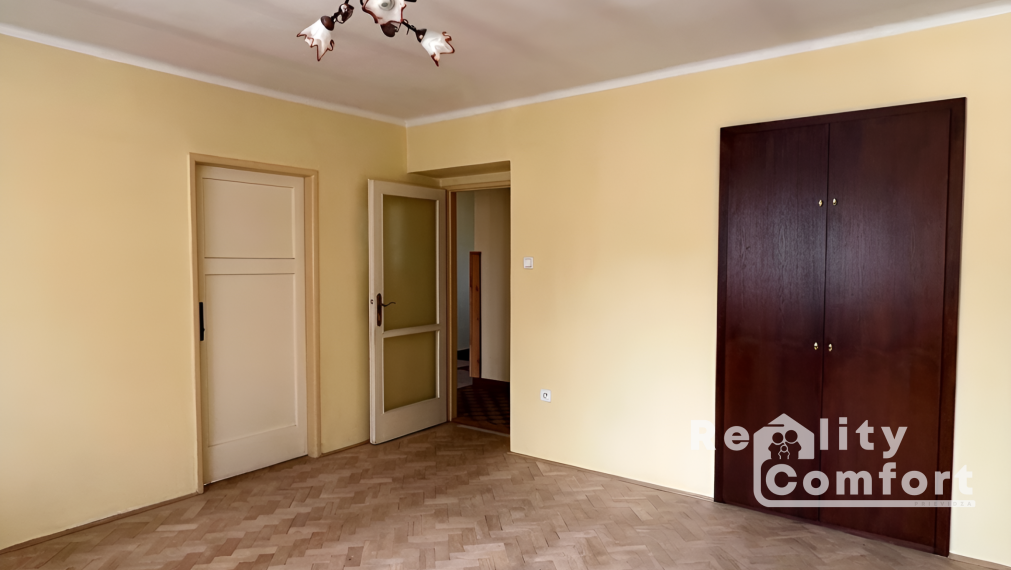 Priestranný 2-izbový byt s balkónom