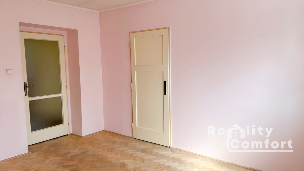 Priestranný 2-izbový byt s balkónom