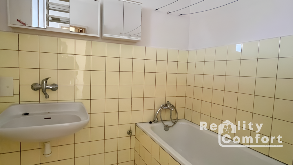 Priestranný 2-izbový byt s balkónom