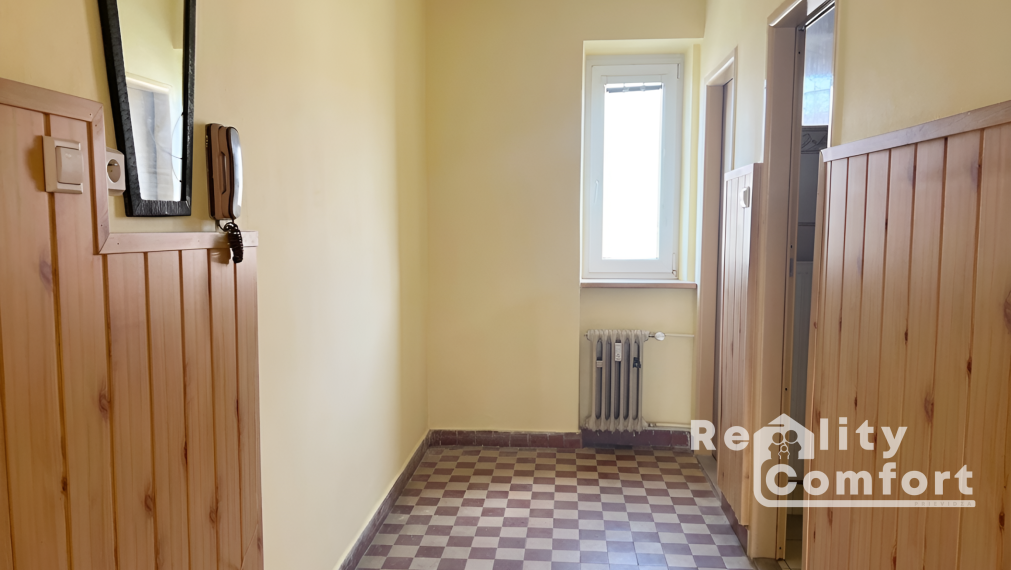 Priestranný 2-izbový byt s balkónom