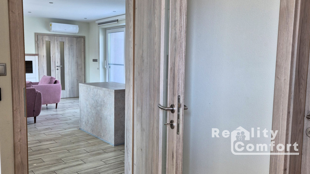 Moderný, elegantný bungalov s krásnou záhradou