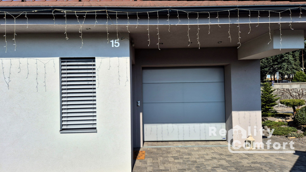 Moderný, elegantný bungalov s krásnou záhradou