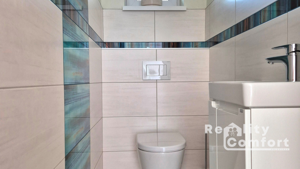 Moderný, elegantný bungalov s krásnou záhradou