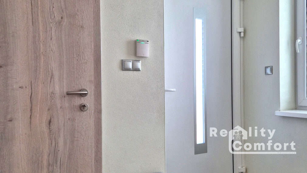 Moderný, elegantný bungalov s krásnou záhradou