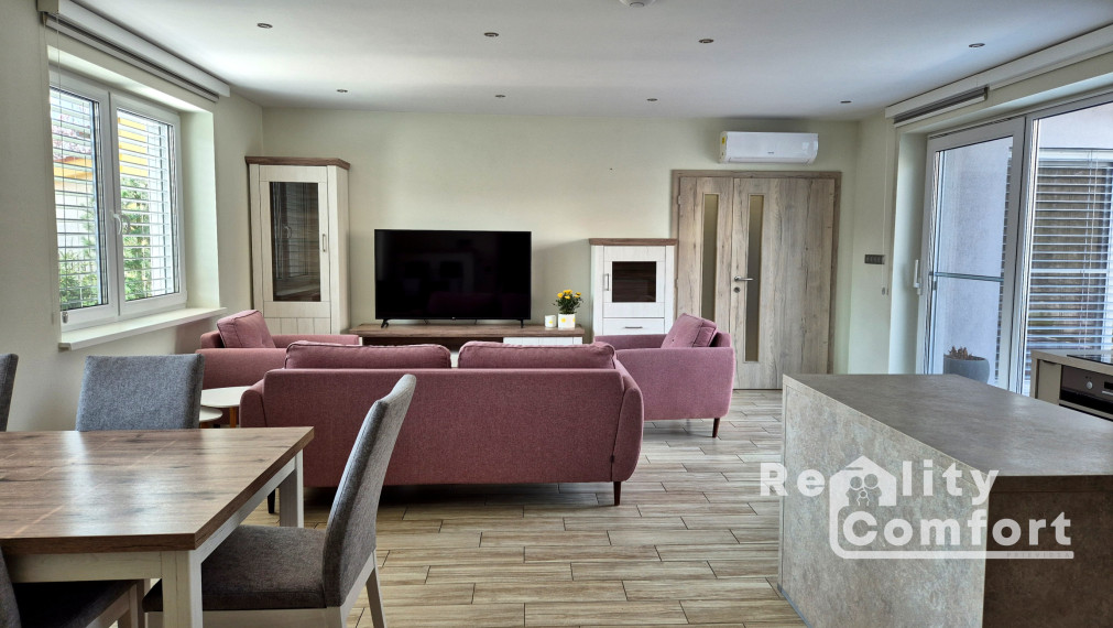 Moderný, elegantný bungalov s krásnou záhradou