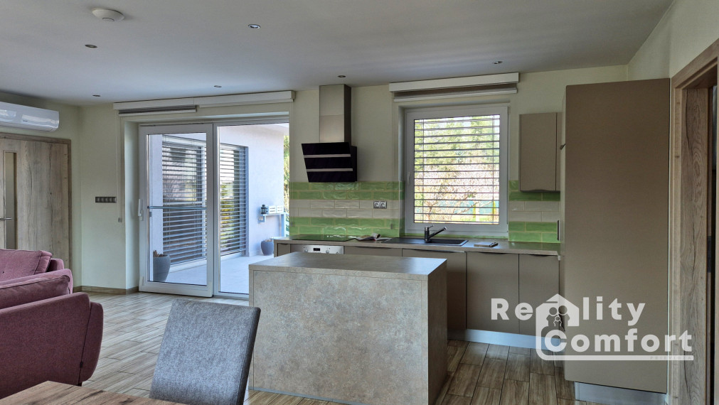 Moderný, elegantný bungalov s krásnou záhradou