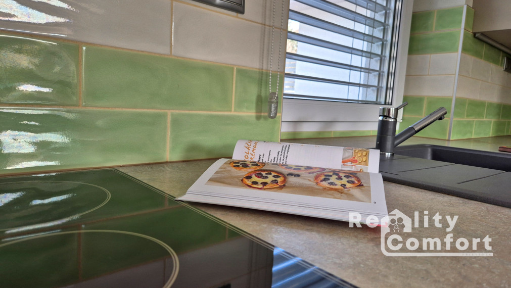 Moderný, elegantný bungalov s krásnou záhradou