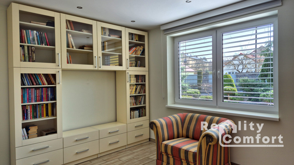 Moderný, elegantný bungalov s krásnou záhradou