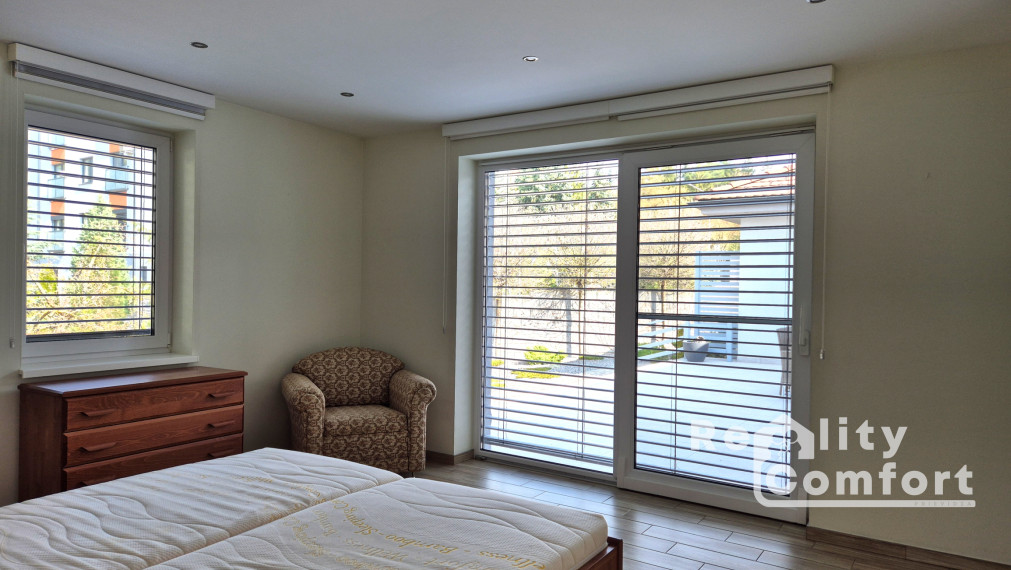 Moderný, elegantný bungalov s krásnou záhradou