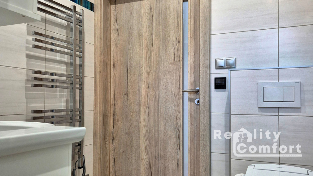 Moderný, elegantný bungalov s krásnou záhradou