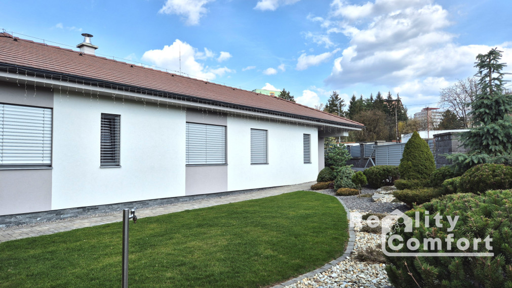 Moderný, elegantný bungalov s krásnou záhradou