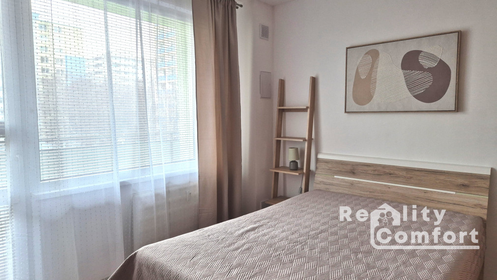 Kompletne zariadený 1-izbový byt s dvomi loggiami