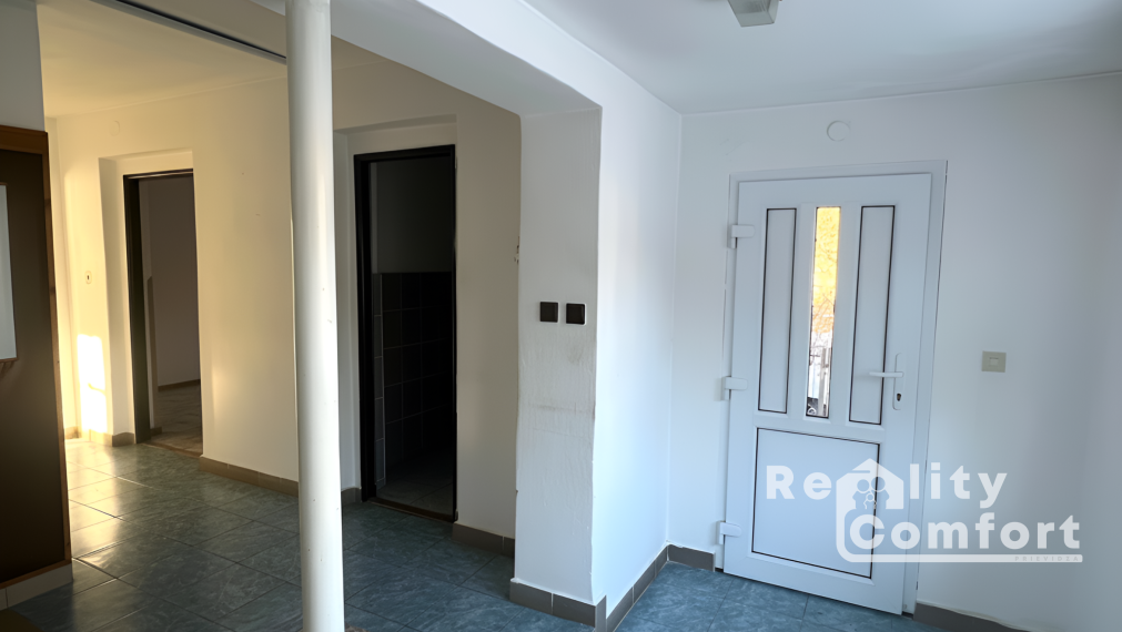 Priestranný dom s garážou a veľkou záhradou