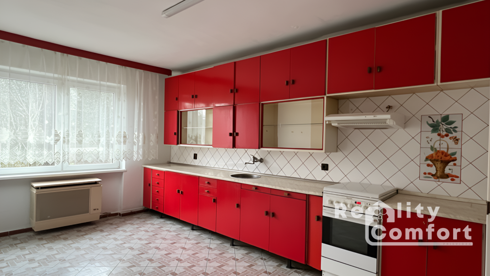 Priestranný dom s garážou a veľkou záhradou