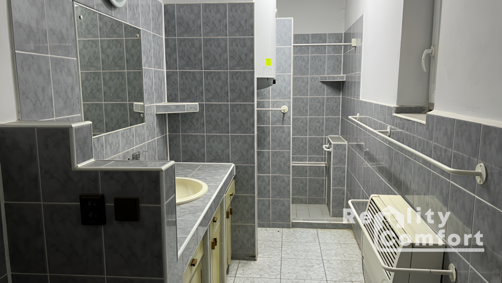 Priestranný dom s garážou a veľkou záhradou