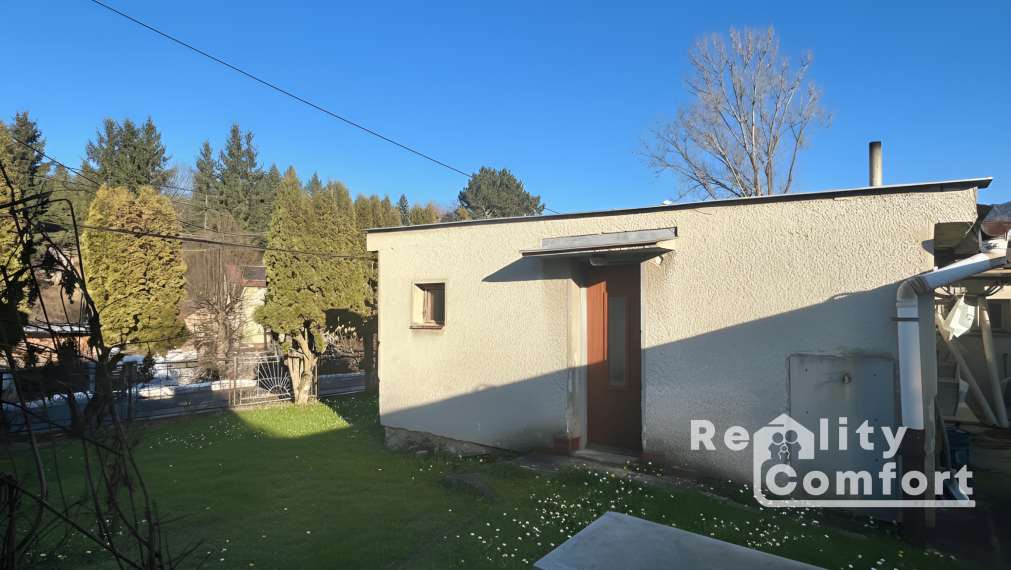 Priestranný dom s garážou a veľkou záhradou